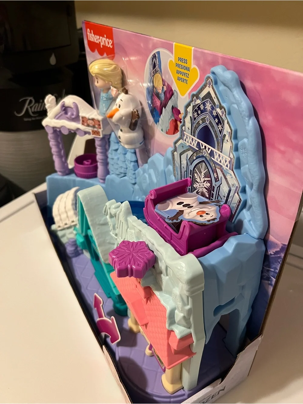 Frozen Little People Arendelle Castle Elsa and Olaf Sled - Picture 5 of 6